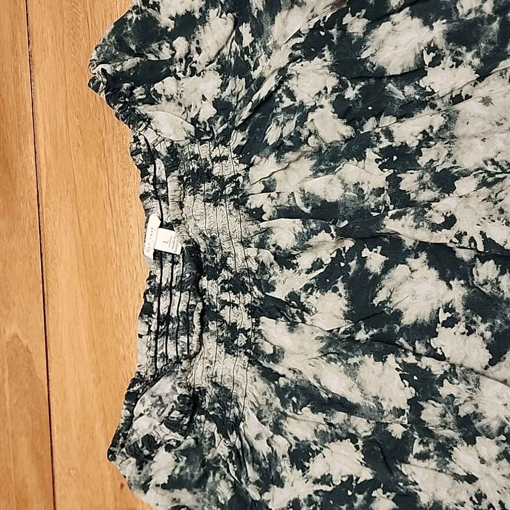 Ladies top...large...pretty green